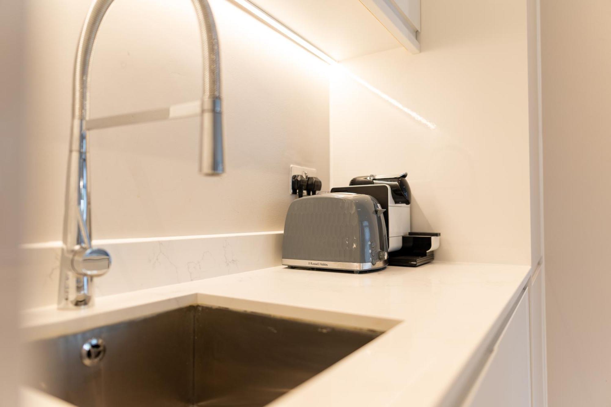 Exclusive Cardiff City Centre Apartment Екстериор снимка