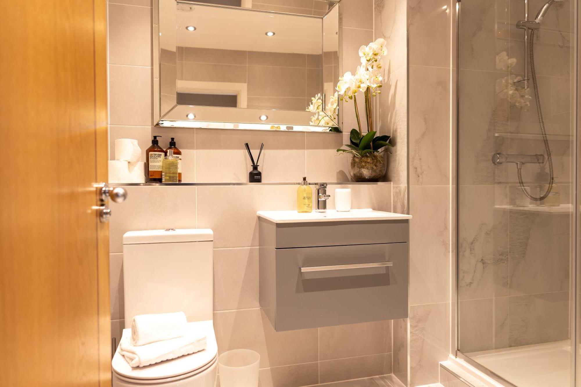Exclusive Cardiff City Centre Apartment Екстериор снимка